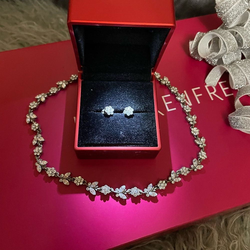 Beautiful vintage necklace/earing set
